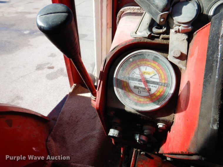 image for item JH9893 International 1466  tractor