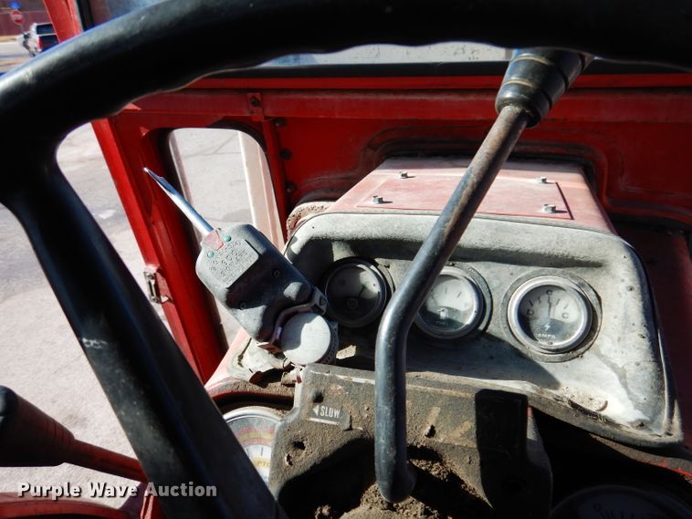 image for item JH9893 International 1466  tractor