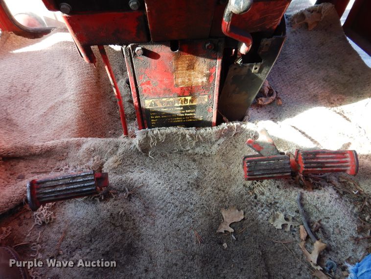 image for item JH9893 International 1466  tractor