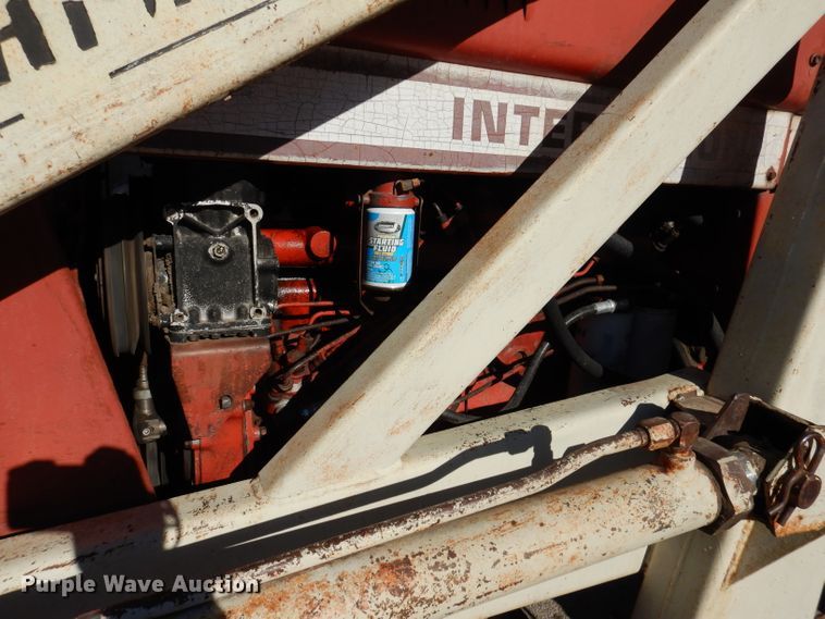 image for item JH9893 International 1466  tractor