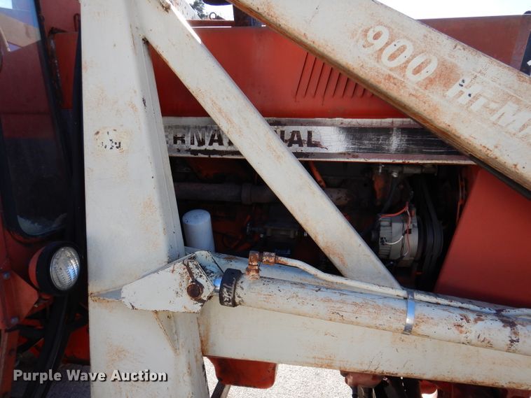 image for item JH9893 International 1466  tractor