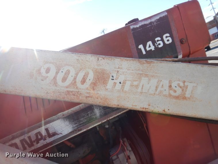 image for item JH9893 International 1466  tractor