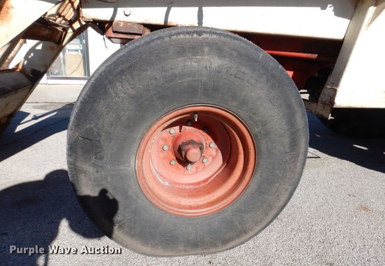 image for item JH9893 International 1466  tractor