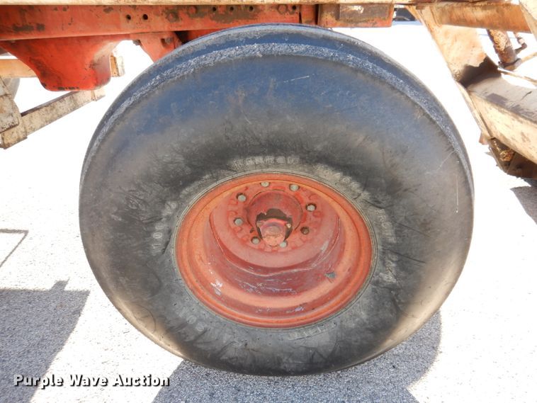 image for item JH9893 International 1466  tractor