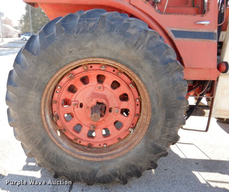 image for item JH9893 International 1466  tractor