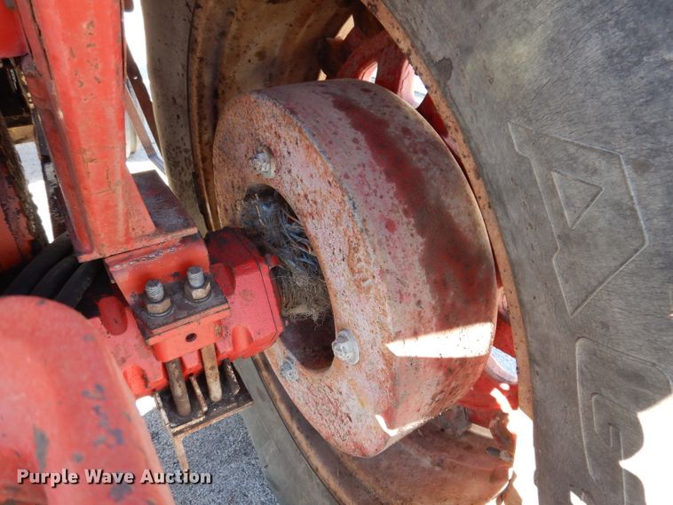 image for item JH9893 International 1466  tractor