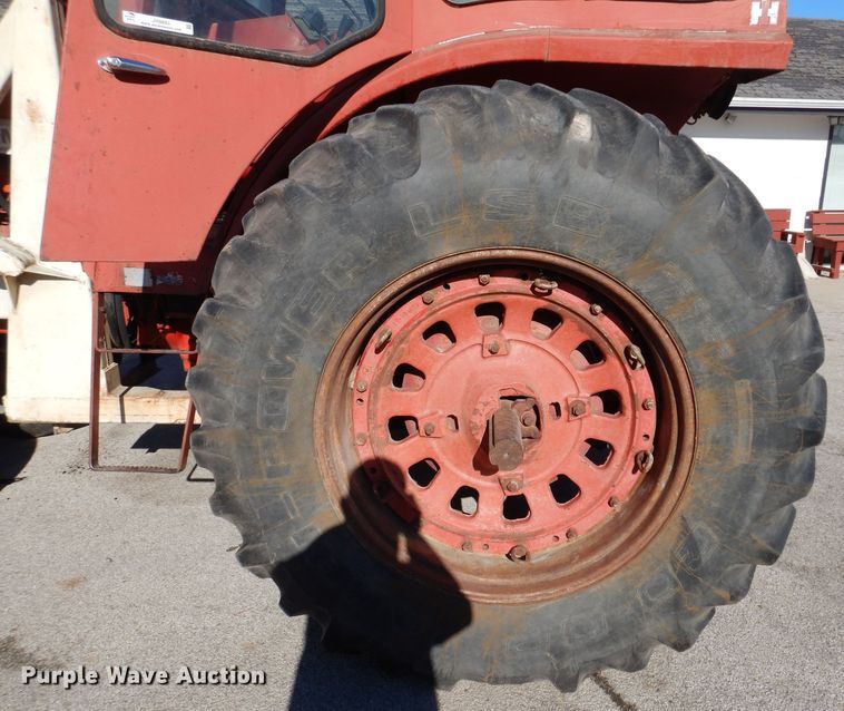 image for item JH9893 International 1466  tractor