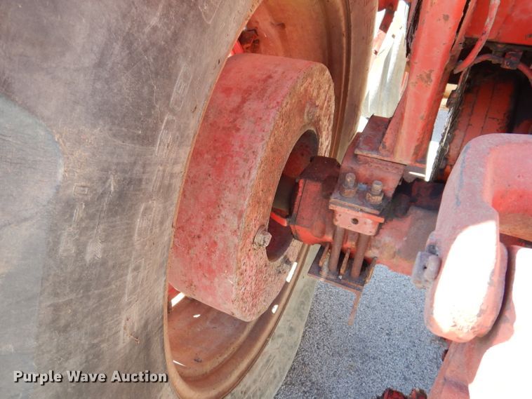 image for item JH9893 International 1466  tractor