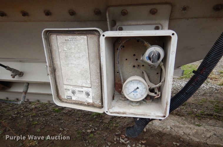 image for item JJ9747 2009 Timpte Super Hopper  grain trailer