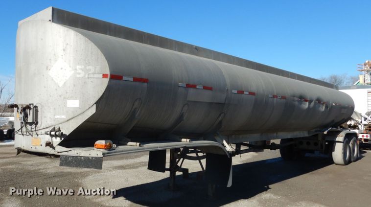image for item JK9835 1977 Fruehauf  tank trailer