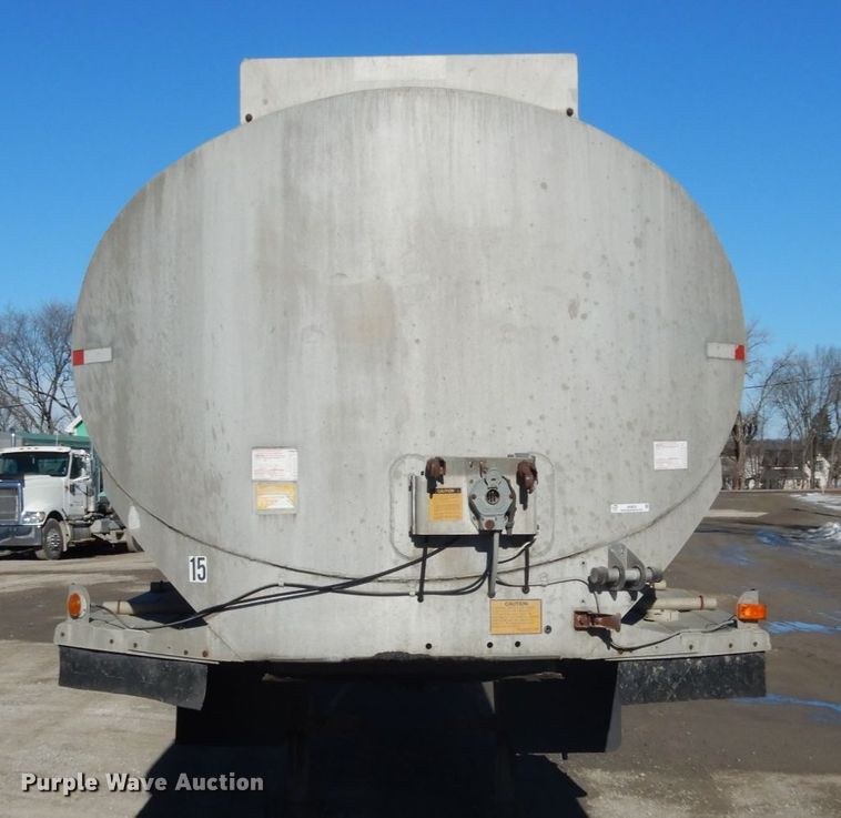 image for item JK9835 1977 Fruehauf  tank trailer