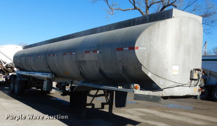 image for item JK9835 1977 Fruehauf  tank trailer
