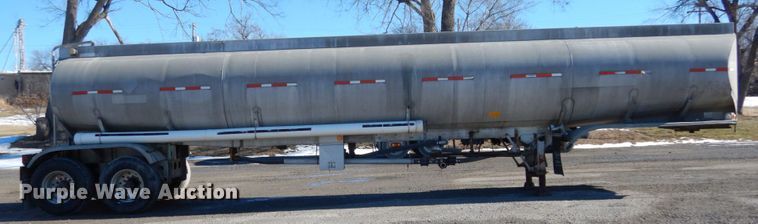 image for item JK9835 1977 Fruehauf  tank trailer