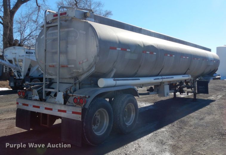 image for item JK9835 1977 Fruehauf  tank trailer