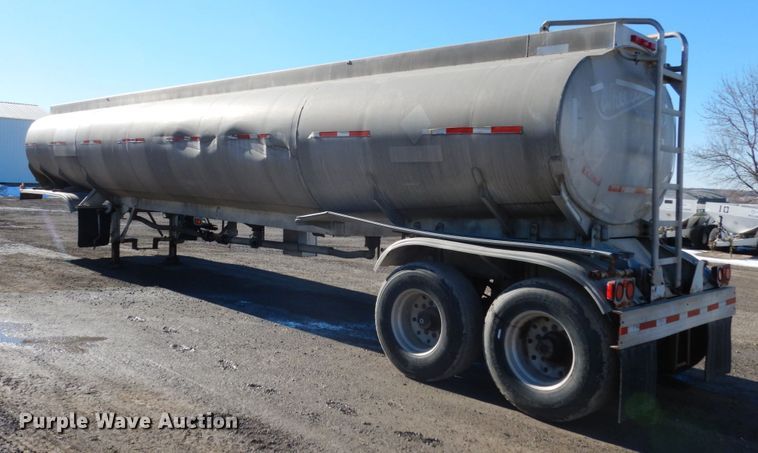 image for item JK9835 1977 Fruehauf  tank trailer