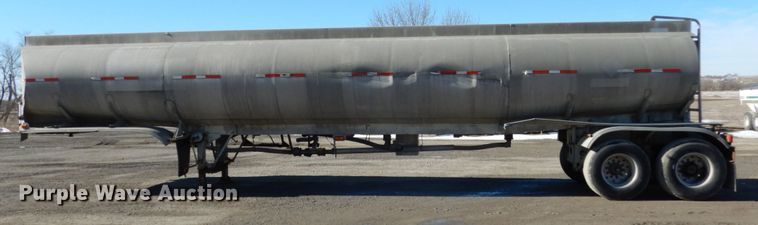 image for item JK9835 1977 Fruehauf  tank trailer