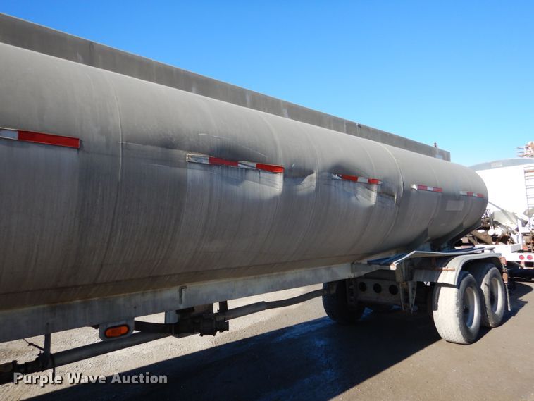 image for item JK9835 1977 Fruehauf  tank trailer