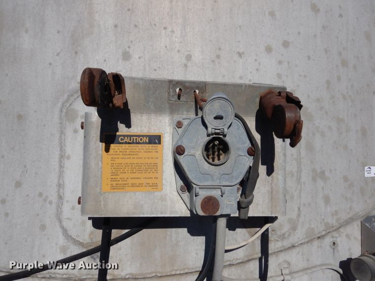 image for item JK9835 1977 Fruehauf  tank trailer