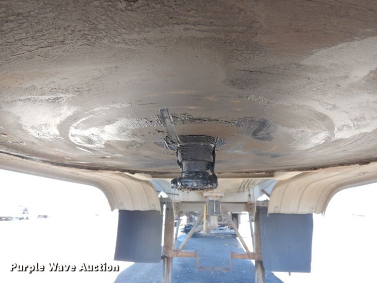 image for item JK9835 1977 Fruehauf  tank trailer