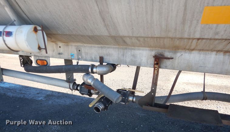 image for item JK9835 1977 Fruehauf  tank trailer