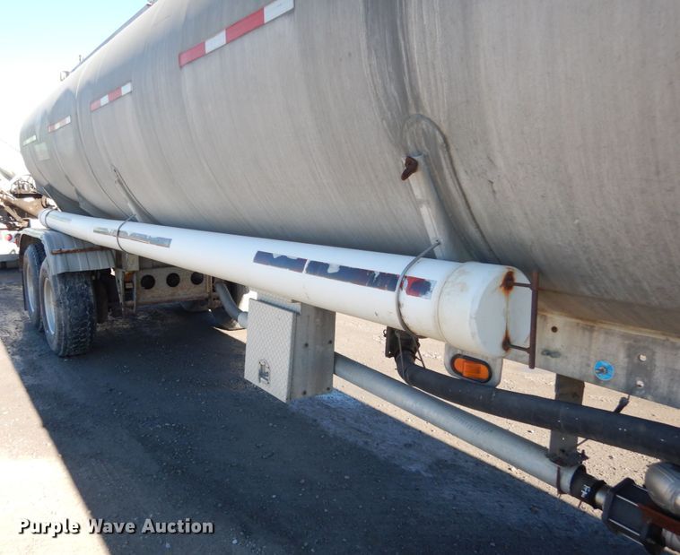 image for item JK9835 1977 Fruehauf  tank trailer