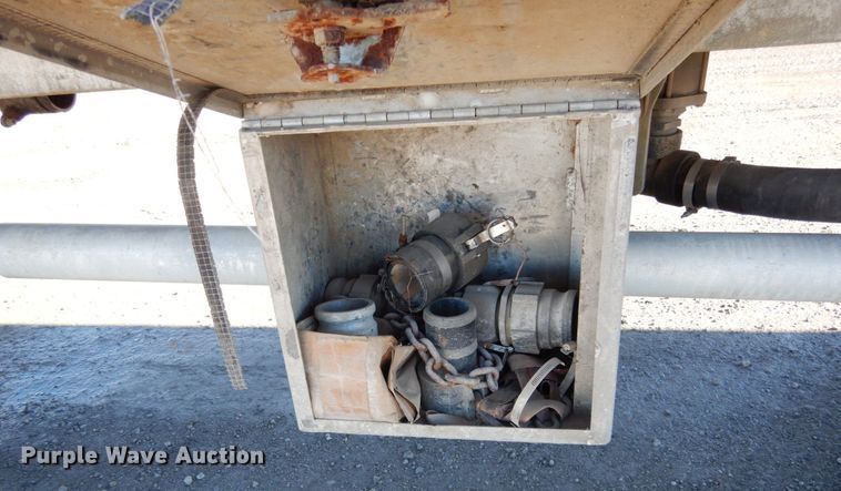 image for item JK9835 1977 Fruehauf  tank trailer