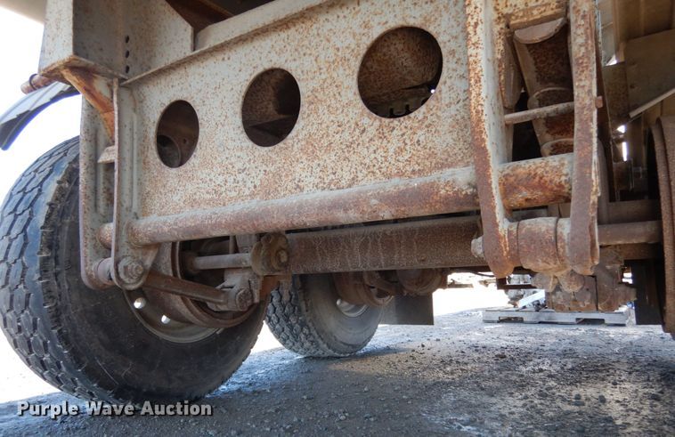 image for item JK9835 1977 Fruehauf  tank trailer