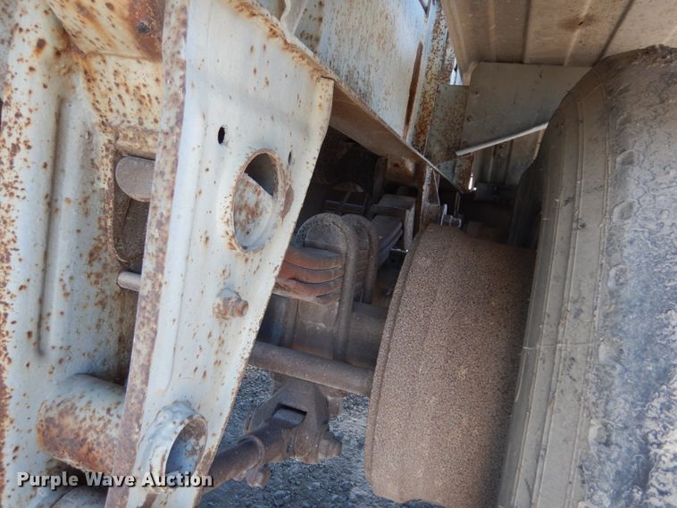 image for item JK9835 1977 Fruehauf  tank trailer