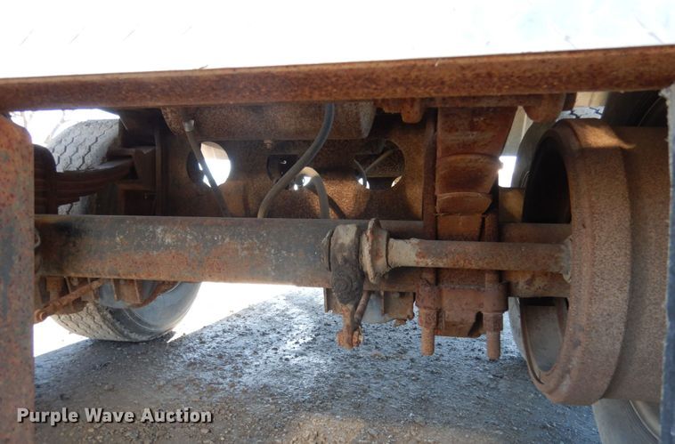 image for item JK9835 1977 Fruehauf  tank trailer