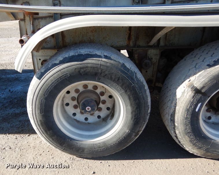 image for item JK9835 1977 Fruehauf  tank trailer