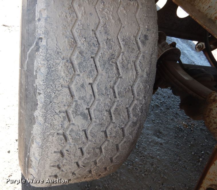 image for item JK9835 1977 Fruehauf  tank trailer