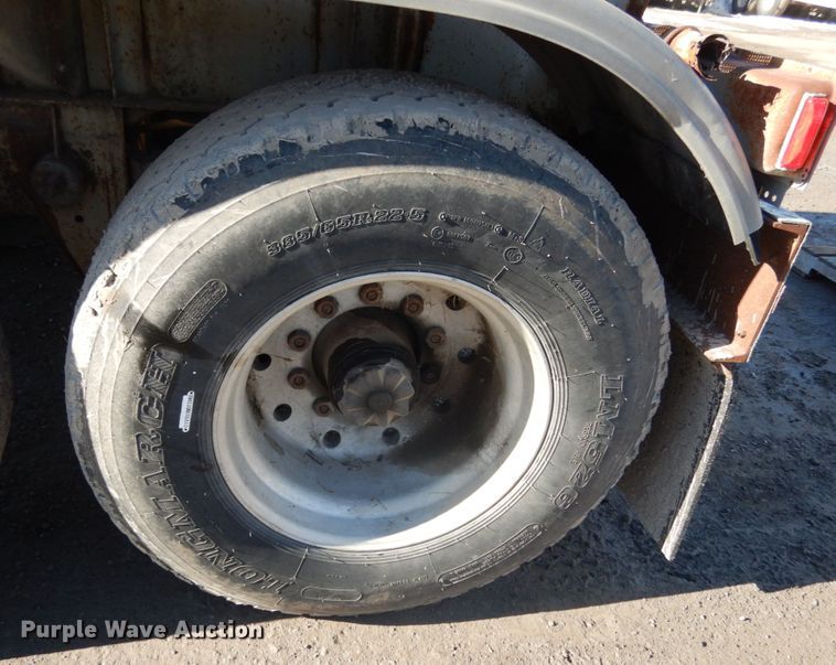 image for item JK9835 1977 Fruehauf  tank trailer