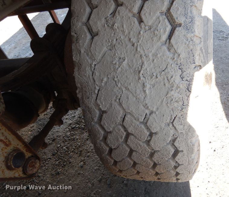 image for item JK9835 1977 Fruehauf  tank trailer