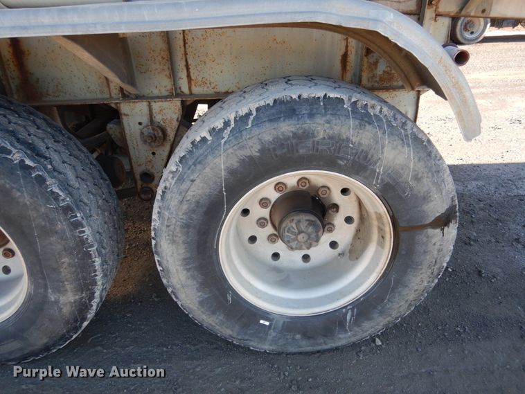 image for item JK9835 1977 Fruehauf  tank trailer