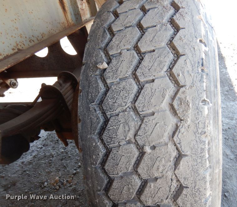 image for item JK9835 1977 Fruehauf  tank trailer