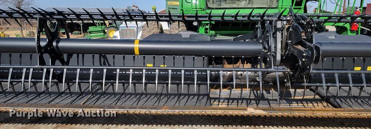 image for item JP9040 2013 MacDon FD75-S  flex draper head