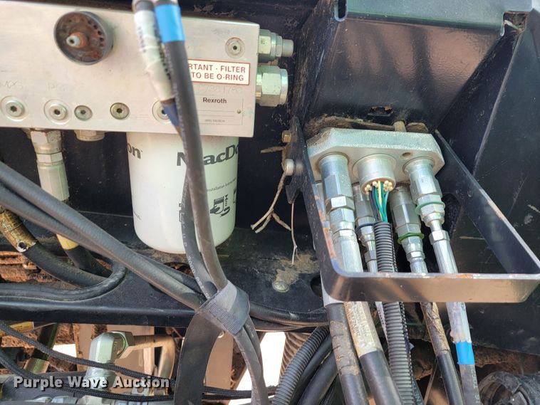 image for item JP9040 2013 MacDon FD75-S  flex draper head