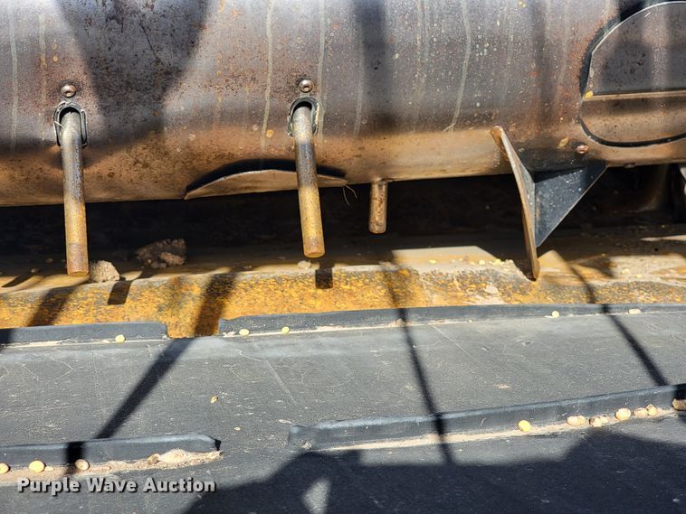 image for item JP9040 2013 MacDon FD75-S  flex draper head