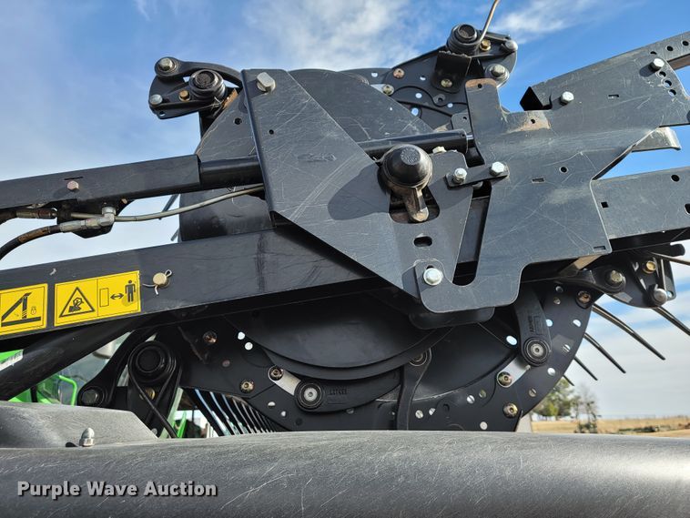 image for item JP9040 2013 MacDon FD75-S  flex draper head