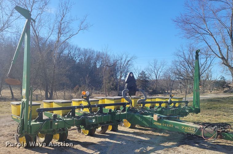 image for item KH9814 John Deere 7200  planter