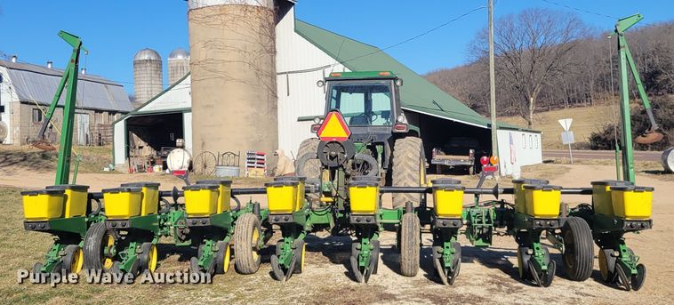 image for item KH9814 John Deere 7200  planter