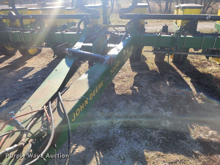image for item KH9814 John Deere 7200  planter