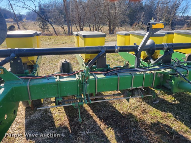 image for item KH9814 John Deere 7200  planter