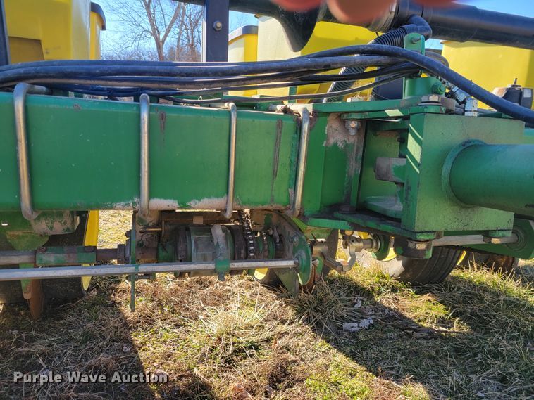 image for item KH9814 John Deere 7200  planter