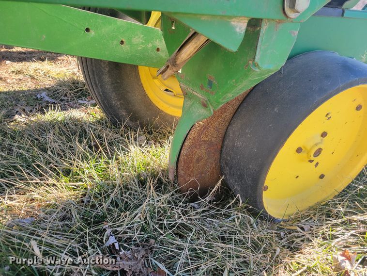 image for item KH9814 John Deere 7200  planter