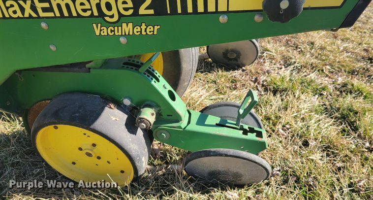 image for item KH9814 John Deere 7200  planter