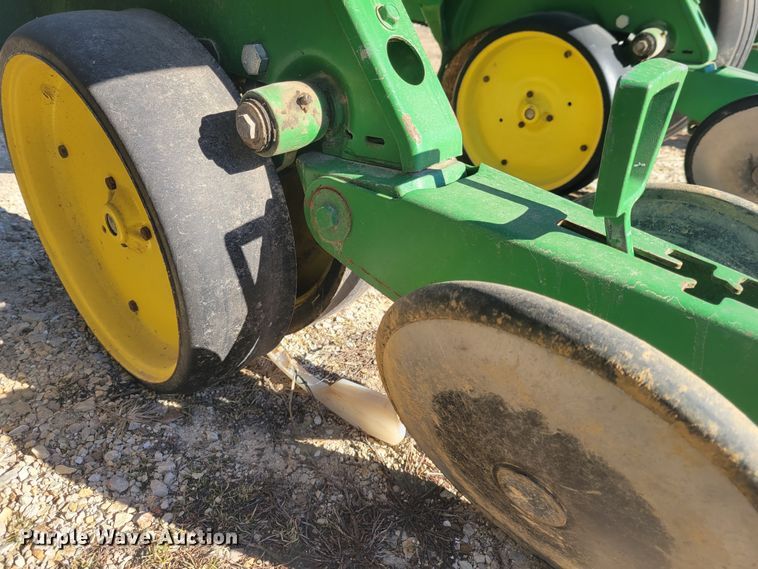 image for item KH9814 John Deere 7200  planter