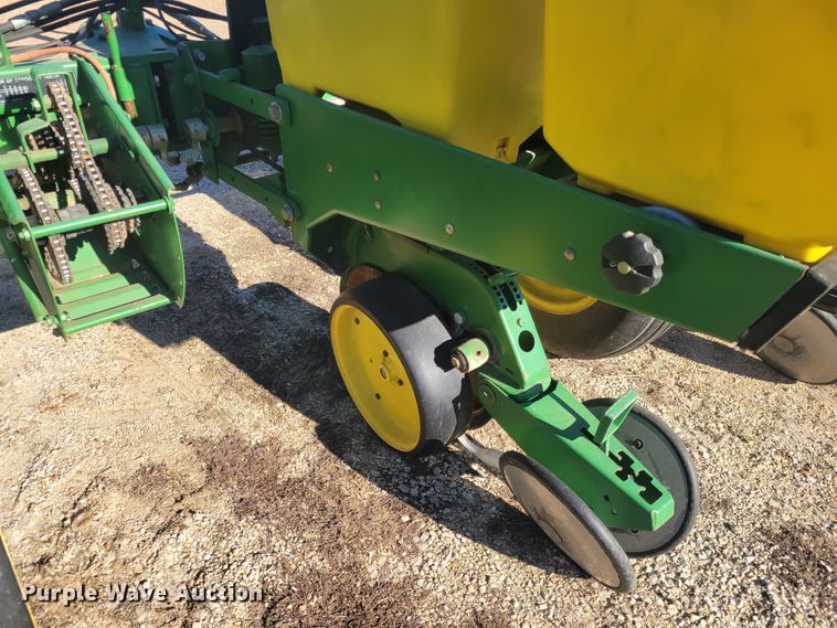 image for item KH9814 John Deere 7200  planter