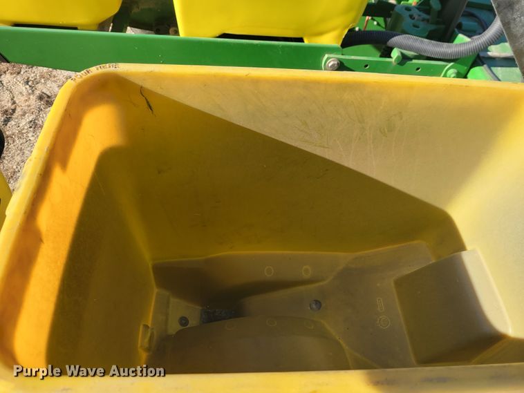 image for item KH9814 John Deere 7200  planter