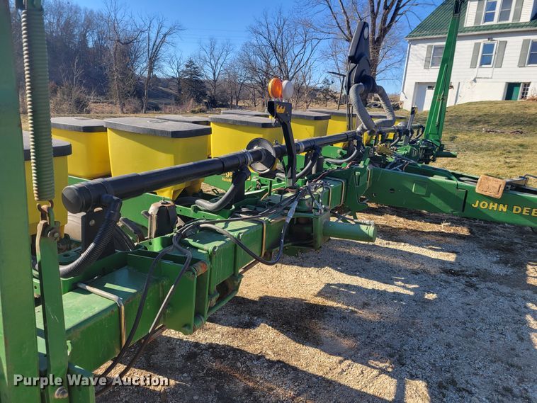 image for item KH9814 John Deere 7200  planter